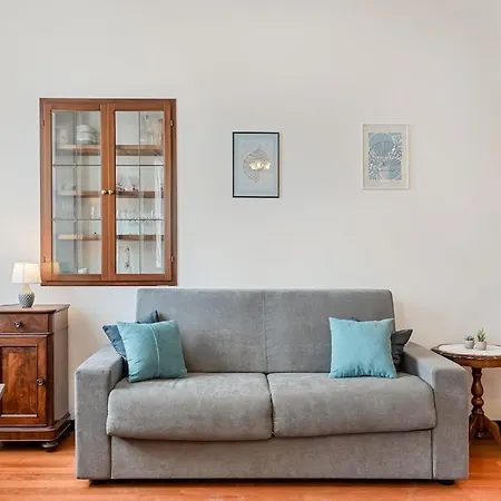 Finestranelborgo Position Private Parking